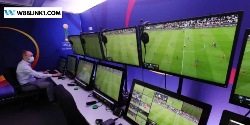 Var ngày càng được sử dụng phổ biến trong các trận đấu bóng đá.